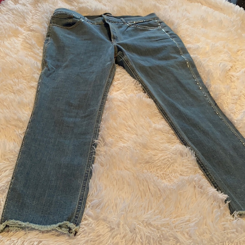 Blue jean leggings with rhinestone.